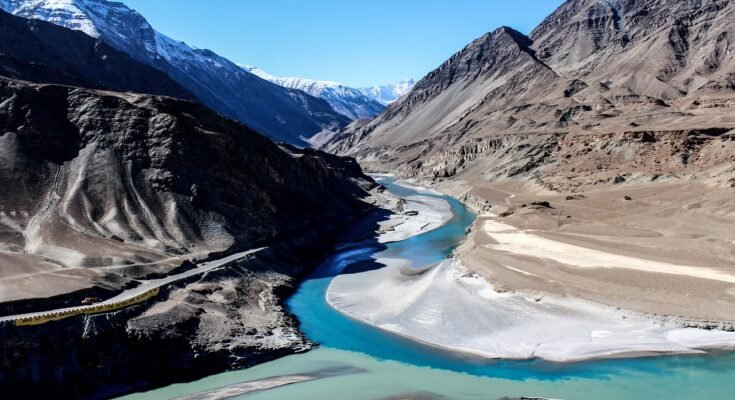 Arbitral Tribunal Orders India to Comply with Water Sharing Agreement with Pakistan – LAWYER

 Clio
